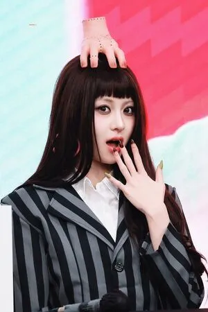 Huh Yunjin OnlyFans Leaked Free Thumbnail Picture - #mu1Yk3I6BW