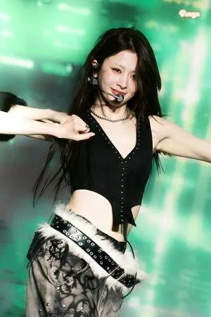 Huh Yunjin OnlyFans Leaked Free Thumbnail Picture - #t4xIyPOp4m