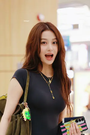 Huh Yunjin OnlyFans Leaked Free Thumbnail Picture - #yKwxCs95Qq