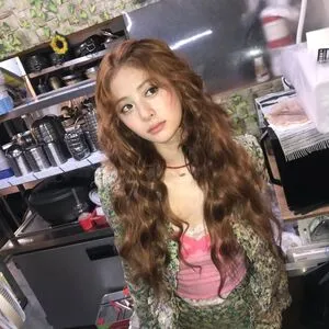 Huh Yunjin OnlyFans Leaked Free Thumbnail Picture - #zzjadcZ3d5