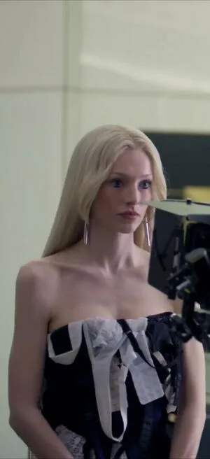 Hunter Schafer OnlyFans Leaked Free Thumbnail Picture - #4XCe37jiXs