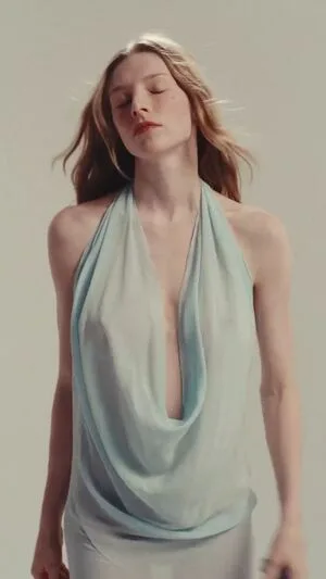 Hunter Schafer OnlyFans Leaked Free Thumbnail Picture - #G3SP7KRk40