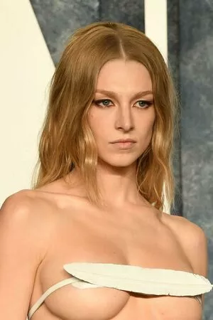 Hunter Schafer OnlyFans Leaked Free Thumbnail Picture - #vUFOWXj1J1