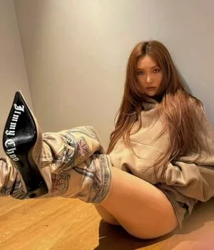 Hwasa OnlyFans Leaked Free Thumbnail Picture - #wYPTjcVman