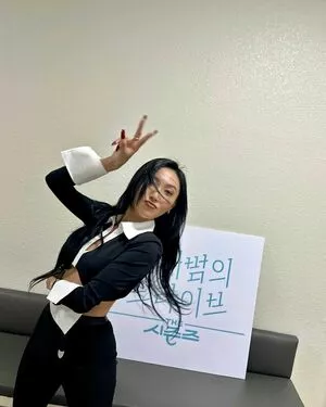 Hwasa OnlyFans Leaked Free Thumbnail Picture - #wocYGMyYWx