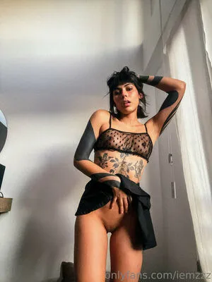 Iemzzz OnlyFans Leaked Free Thumbnail Picture - #bdosEaDox2
