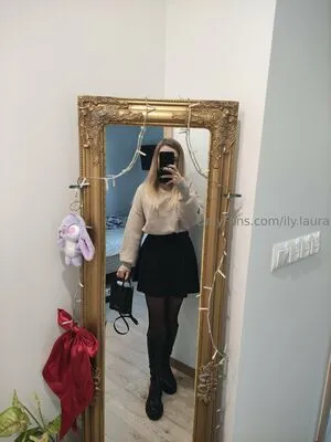 Ily Laura OnlyFans Leaked Free Thumbnail Picture - #KbpelC4Y4K