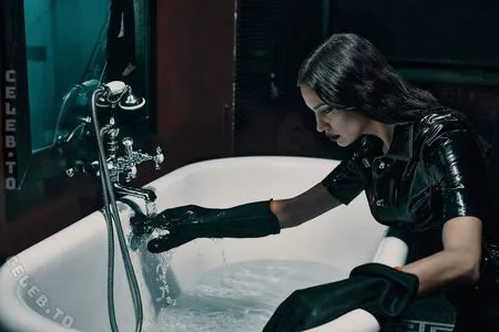 Irina Shayk OnlyFans Leaked Free Thumbnail Picture - #Ia3vrg3lnu