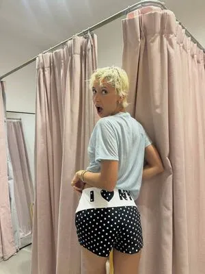 Iris Law OnlyFans Leaked Free Thumbnail Picture - #1eR13nhzFg