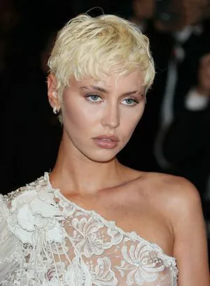 Iris Law OnlyFans Leaked Free Thumbnail Picture - #3gNKM26wHo