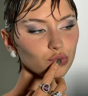 Iris Law OnlyFans Leaked Free Thumbnail Picture - #5PFhPqJ9Ub