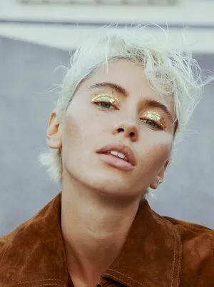 Iris Law OnlyFans Leaked Free Thumbnail Picture - #5Xzj57Di35