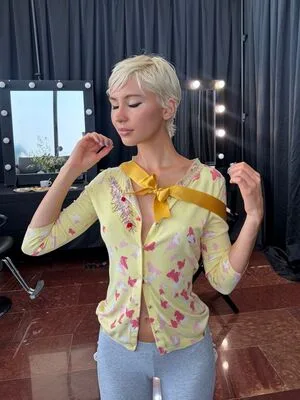 Iris Law OnlyFans Leaked Free Thumbnail Picture - #6Cy9VUCPCq