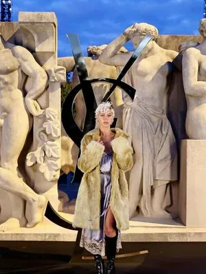 Iris Law OnlyFans Leaked Free Thumbnail Picture - #6F8asYSkn7