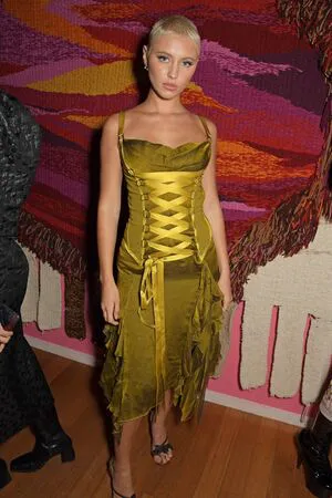Iris Law OnlyFans Leaked Free Thumbnail Picture - #7hxk1EAhwi