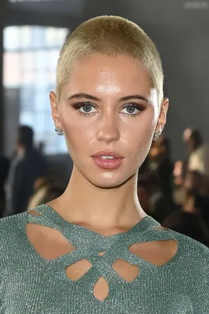 Iris Law OnlyFans Leaked Free Thumbnail Picture - #7iu6Ntt0uw
