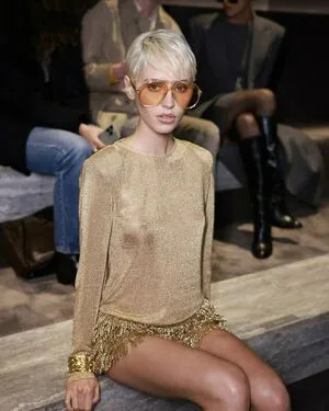 Iris Law OnlyFans Leaked Free Thumbnail Picture - #88mbv6USX0