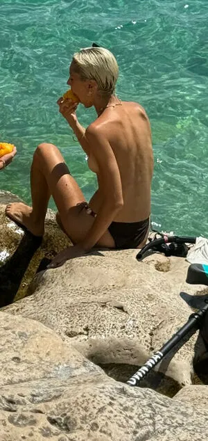 Iris Law OnlyFans Leaked Free Thumbnail Picture - #8TWltRXsZQ