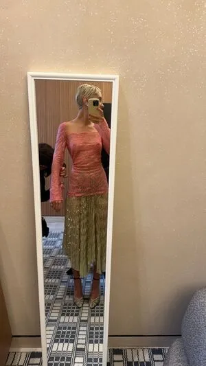 Iris Law OnlyFans Leaked Free Thumbnail Picture - #DbA0YtzQAa