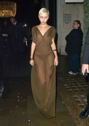Iris Law OnlyFans Leaked Free Thumbnail Picture - #I3P93JiNKE