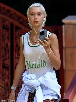 Iris Law OnlyFans Leaked Free Thumbnail Picture - #JG9s0kzmNC