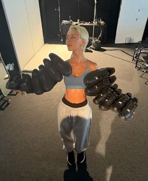 Iris Law OnlyFans Leaked Free Thumbnail Picture - #KVD1fo4y1N