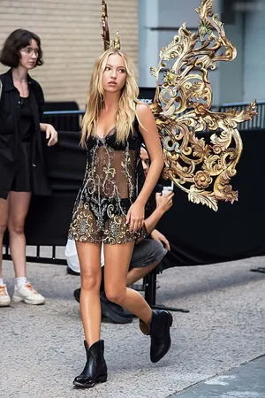 Iris Law OnlyFans Leaked Free Thumbnail Picture - #MTlmSlODEJ