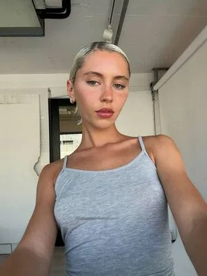 Iris Law OnlyFans Leaked Free Thumbnail Picture - #PjNy0Uz00N