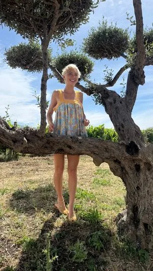 Iris Law OnlyFans Leaked Free Thumbnail Picture - #R54hKssNkQ