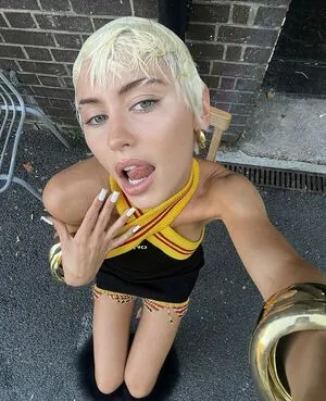 Iris Law OnlyFans Leaked Free Thumbnail Picture - #V1LxIeAntH