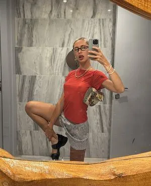 Iris Law OnlyFans Leaked Free Thumbnail Picture - #X6wmEP1GEg