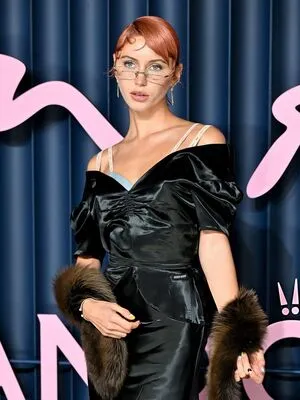 Iris Law OnlyFans Leaked Free Thumbnail Picture - #cfeKStECRM