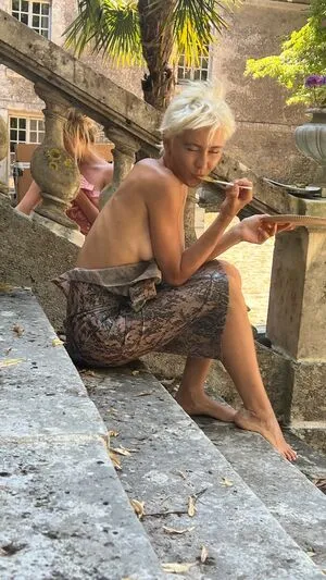 Iris Law OnlyFans Leaked Free Thumbnail Picture - #hp759cMaih