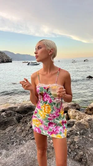 Iris Law OnlyFans Leaked Free Thumbnail Picture - #jOijoVtPTM