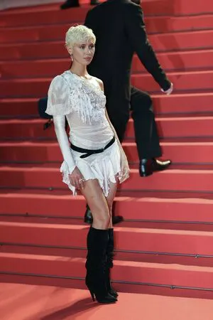 Iris Law OnlyFans Leaked Free Thumbnail Picture - #rpyDGHl728