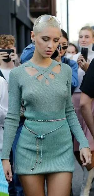 Iris Law OnlyFans Leaked Free Thumbnail Picture - #sr5Mw6lwyG