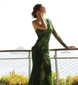 Iris Mittenaere OnlyFans Leaked Free Thumbnail Picture - #Ca1NV8Us3r