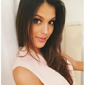 Iris Mittenaere OnlyFans Leaked Free Thumbnail Picture - #oYAPscYFyn