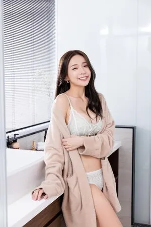 Iris Xiao OnlyFans Leaked Free Thumbnail Picture - #KRemyJym2A
