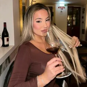 Isabel Ribeiro OnlyFans Leaked Free Thumbnail Picture - #4rKGwswgkA