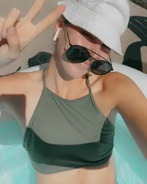 Issy Austi OnlyFans Leaked Free Thumbnail Picture - #vxtunuCK2f