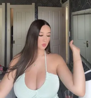 Issy H OnlyFans Leaked Free Thumbnail Picture - #FFarBooKSK