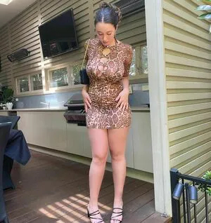 Issy H OnlyFans Leaked Free Thumbnail Picture - #t2a1h48LOF