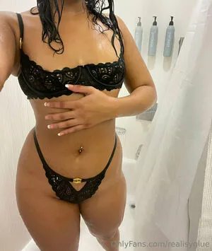 Isy Glue OnlyFans Leaked Free Thumbnail Picture - #1CgKQh9hq9