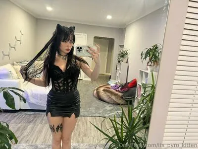Its Pyro Kitten OnlyFans Leaked Free Thumbnail Picture - #KX68PxMuWL