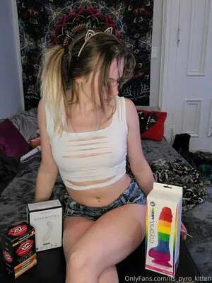 Its Pyro Kitten OnlyFans Leaked Free Thumbnail Picture - #Qr1ukU3ZRG