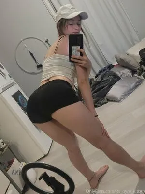 Its Pyro Kitten OnlyFans Leaked Free Thumbnail Picture - #tSulRctJ4S