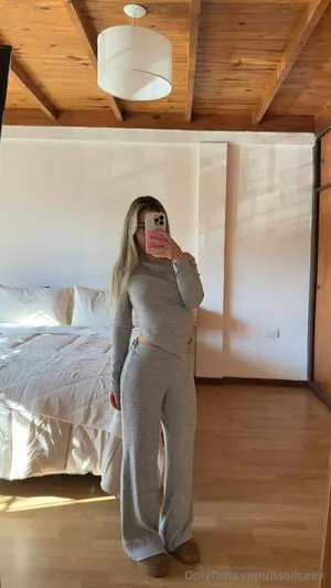 Itsaliceex OnlyFans Leaked Free Thumbnail Picture - #5qnuq0tcOP
