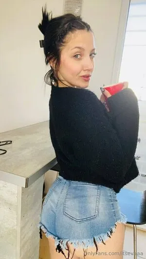 Itsevaaa OnlyFans Leaked Free Thumbnail Picture - #069nIkq5aB