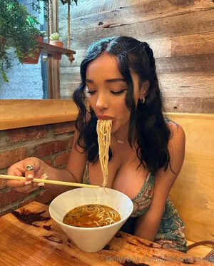 Itskiaramarie OnlyFans Leaked Free Thumbnail Picture - #o4OX38GBor